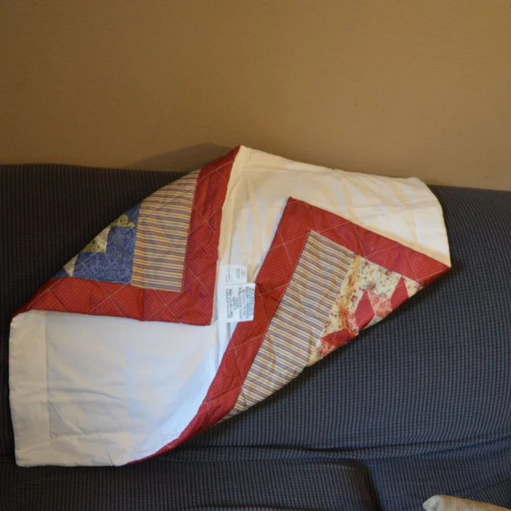 MAINSTAYS (TM) Like Quilted Pillow Case Rectangle Red-Blue-White 31' x 24.5'